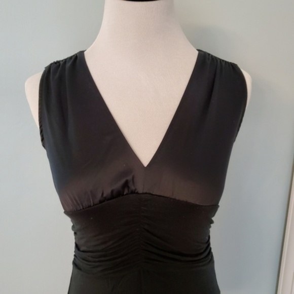 The Limited Fitted V-Neck Tank Top - Picture 2 of 4